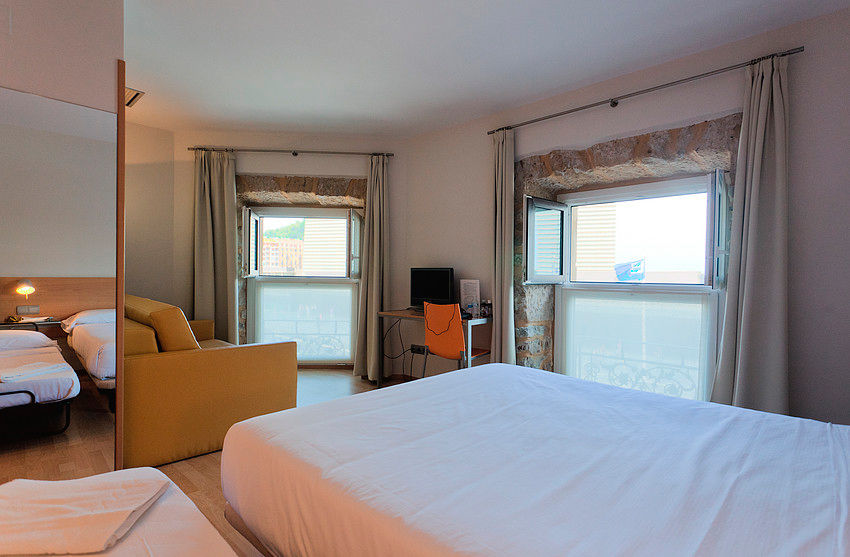 Hotel Arrizul Beach San Sebastian Bilik gambar